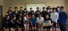 富山合宿の同志社大学ボート部に激励金を贈呈